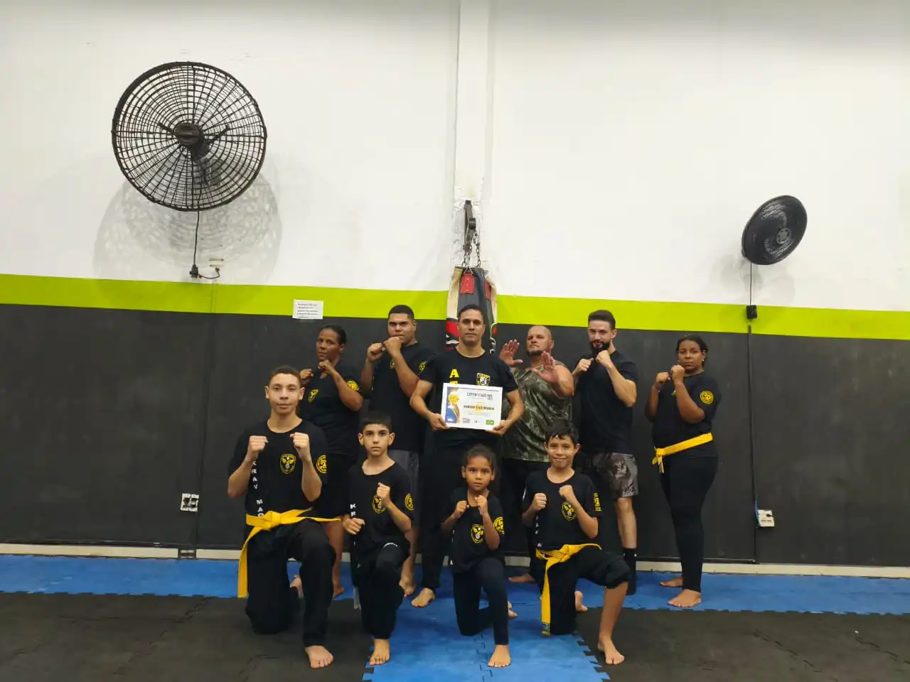 Treino tecnico de Krav Maga durante atividade orientada