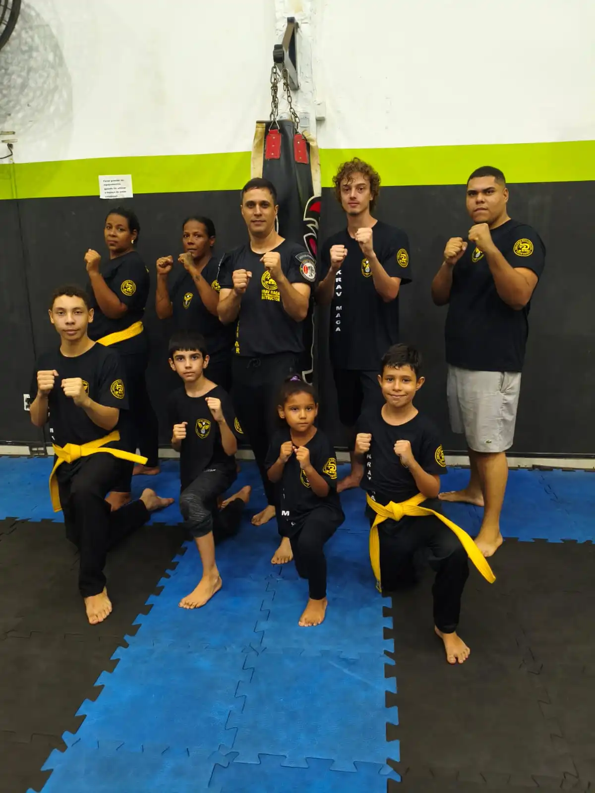 Instrutor conduzindo workshop técnico de defesa pessoal em Jaú